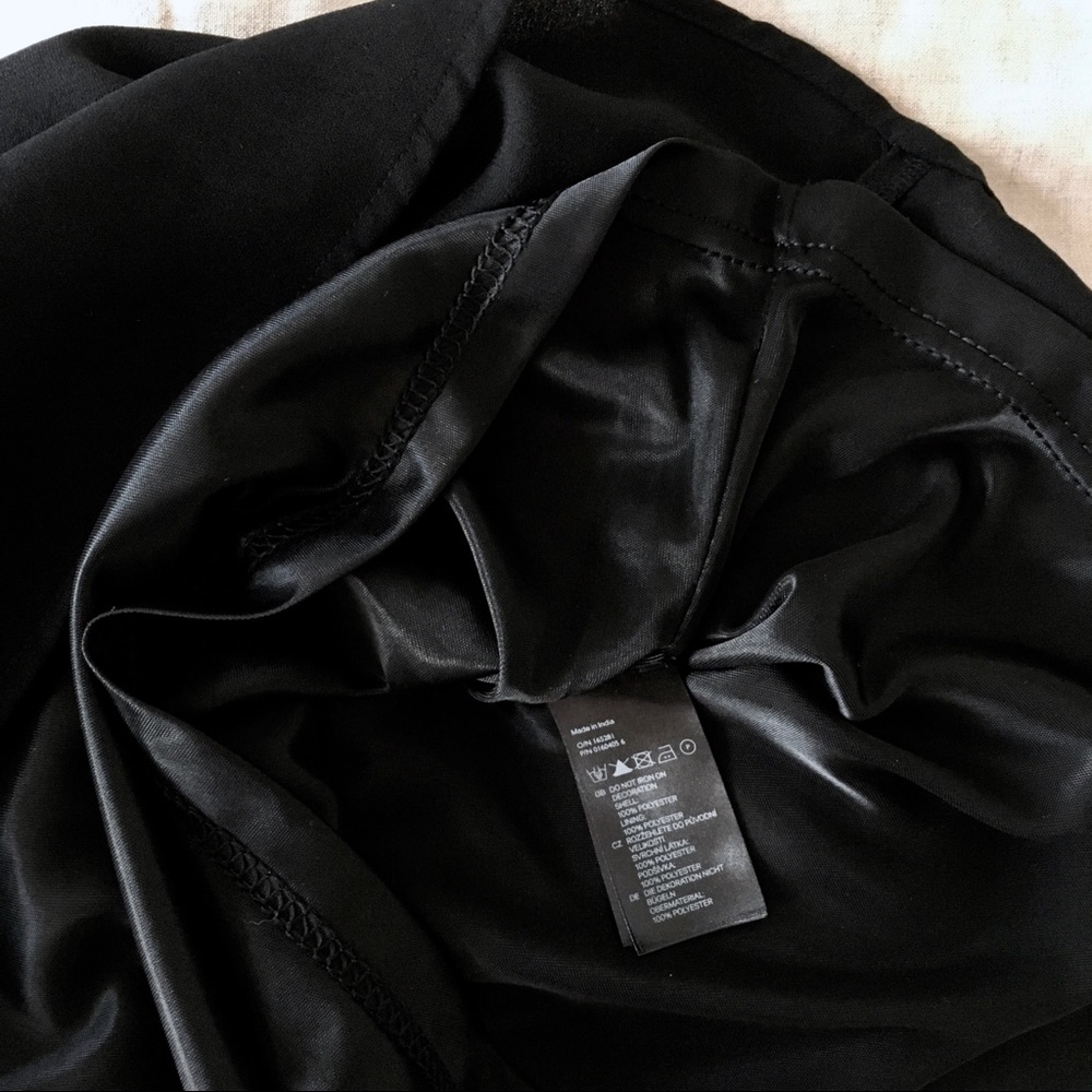 Black Shortsleeve Dress - Picture 8 of 8